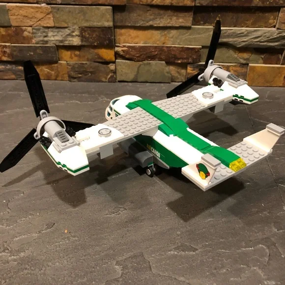 LEGO City ~ Cargo Heliplane ~ 60021 - Picture 2 of 11